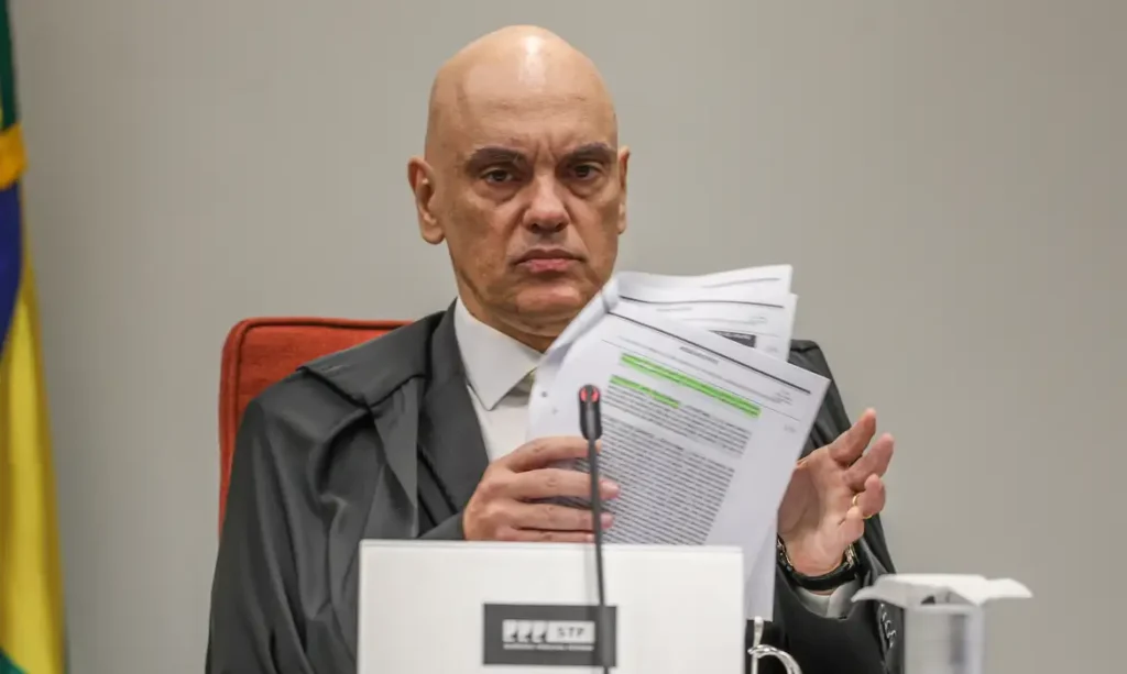 PF acha cópia de ação da Rumble contra Moraes com Bolsonaro