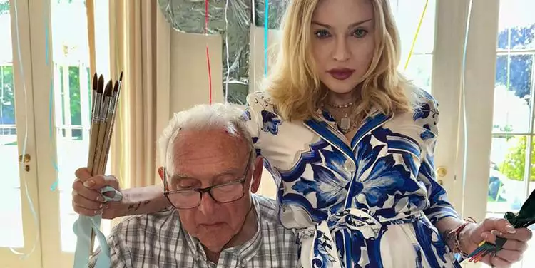 Madonna faz brincadeira com o pai depois de estudo mostrar que ela é prima do papa Leão XIV
