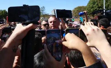 Bolsonaro nega ter descumprido proibição de uso de redes sociais
