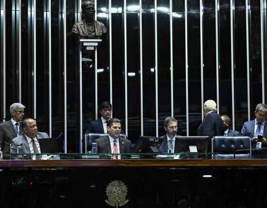 Alcolumbre articula reação à judicialização de decisões do Congresso no STF
