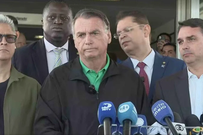 Bolsonaro nega tentativa de golpe e diz que não cogita prisão: “Qual crime eu cometi?”