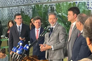Isenção do IR será ampliada para quem ganha até R$ 7.350, anuncia Lira