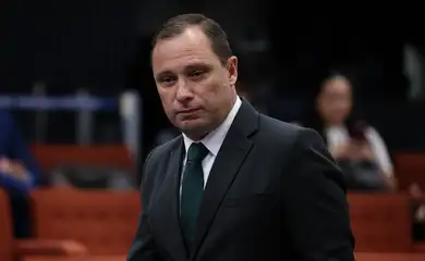 Cid reafirma que Bolsonaro leu minuta golpista durante reunião
