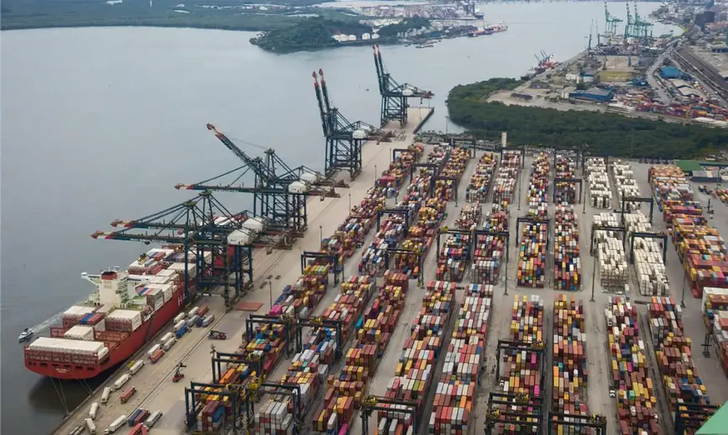 Porto de Santos vive corrida de exportadores antes de tarifas dos EUA