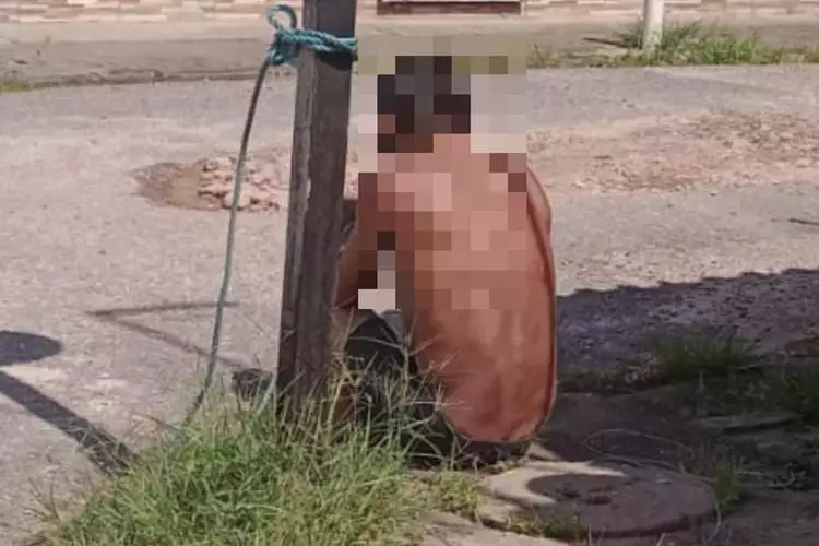 Homem é amarrado em poste ao tentar assaltar residência