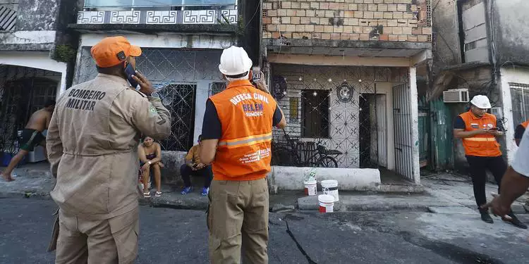 Incêndio atinge casa no bairro da Sacramenta, em Belém